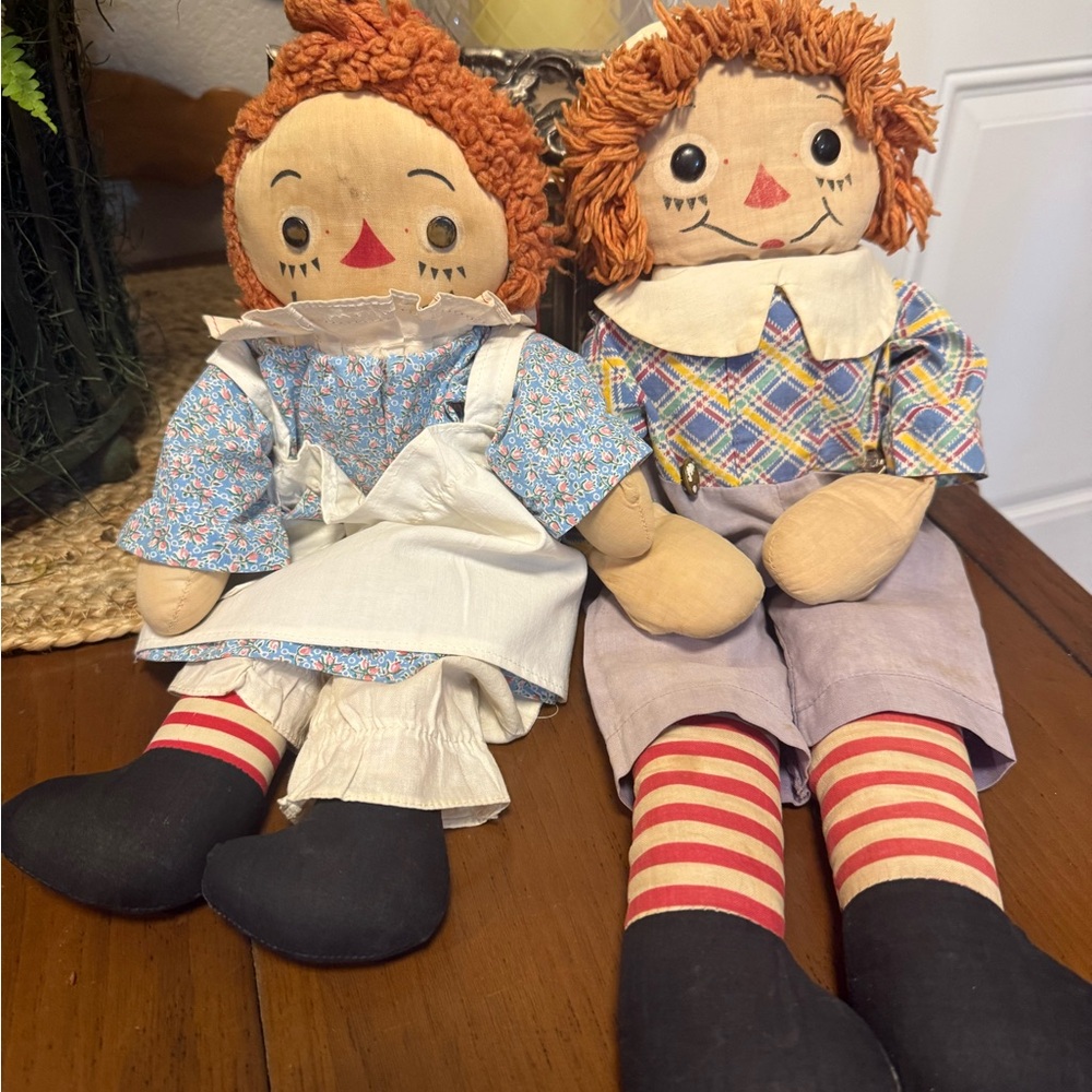 Vintage Raggedy Anne and Andy dolls!